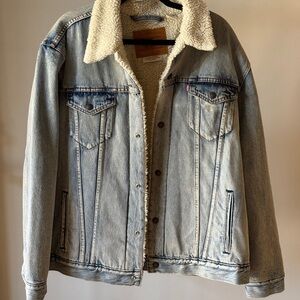 Levi's Men's Blue Denim Jacket with Sherpa Lining